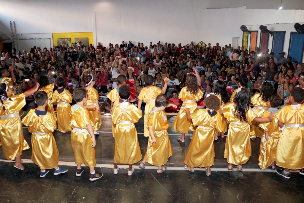 Alunos da Pré-Escola Maria José de Aquino emocionaram o público durante a  apresentação de Natal – Itatiaia